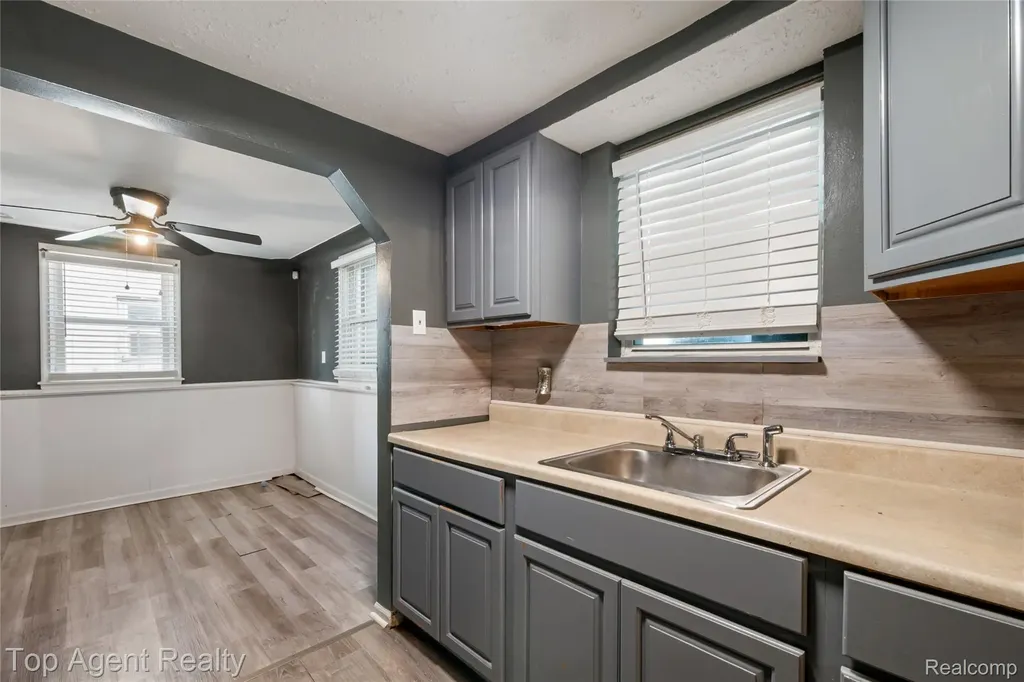 22085 Rausch Avenue Eastpointe City MI 48021