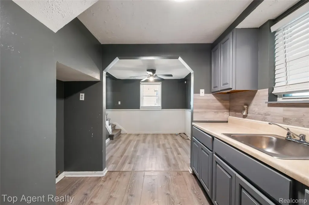 22085 Rausch Avenue Eastpointe City MI 48021
