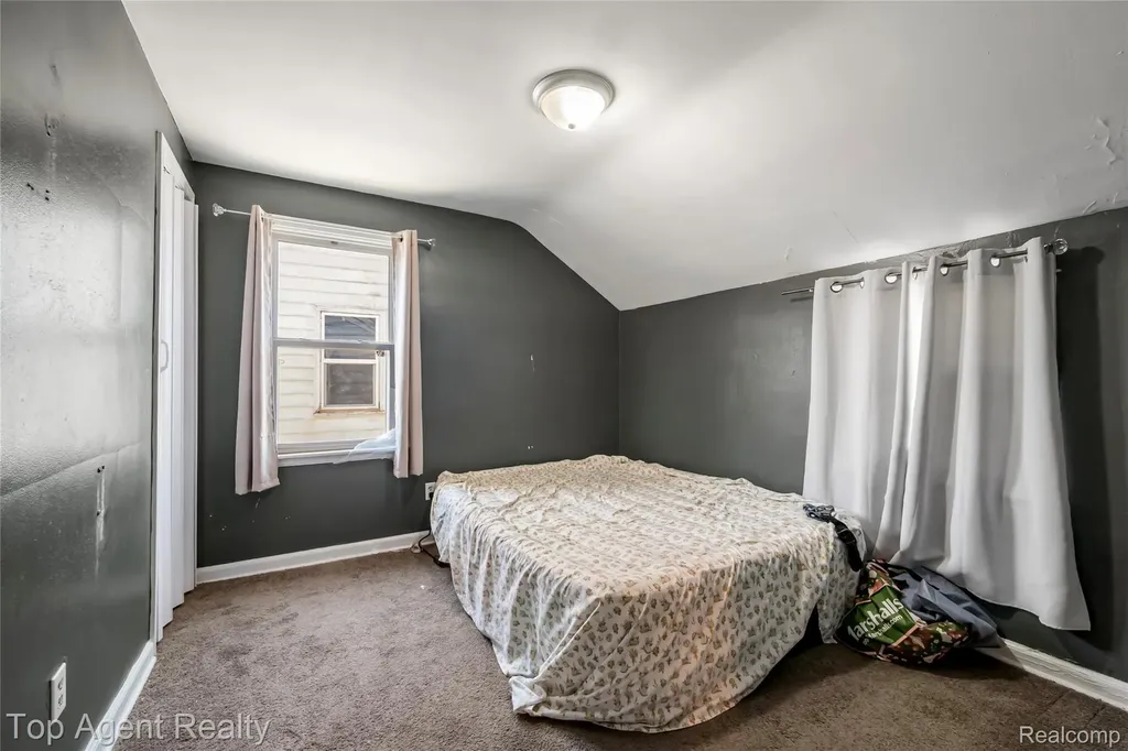 22085 Rausch Avenue Eastpointe City MI 48021
