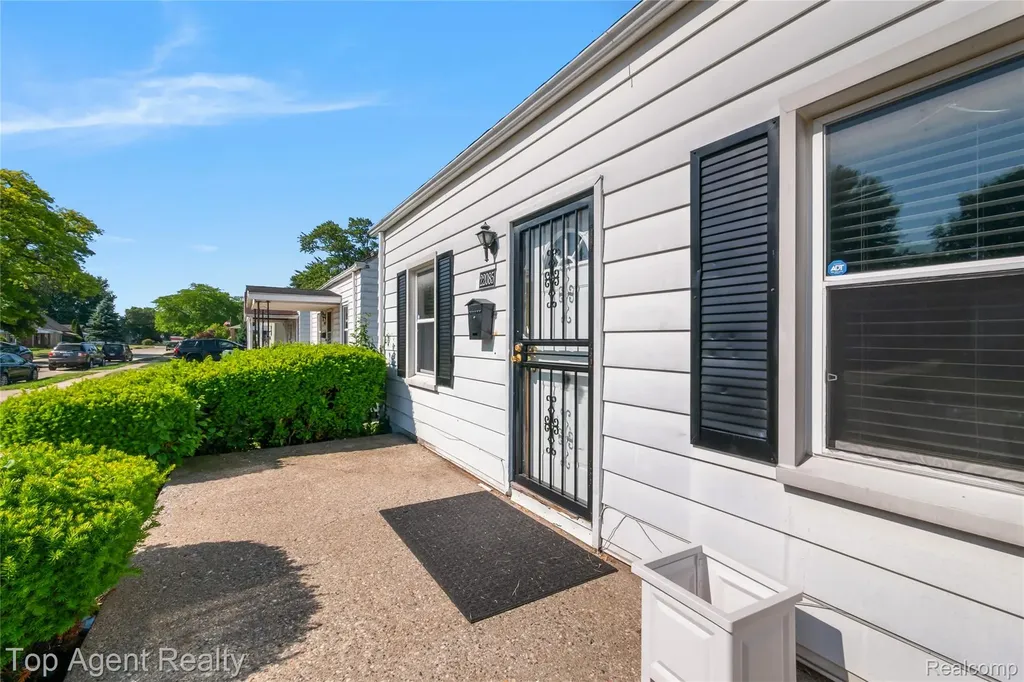 22085 Rausch Avenue Eastpointe City MI 48021