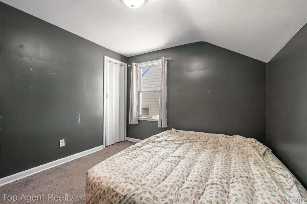 22085 Rausch Avenue Eastpointe City MI 48021