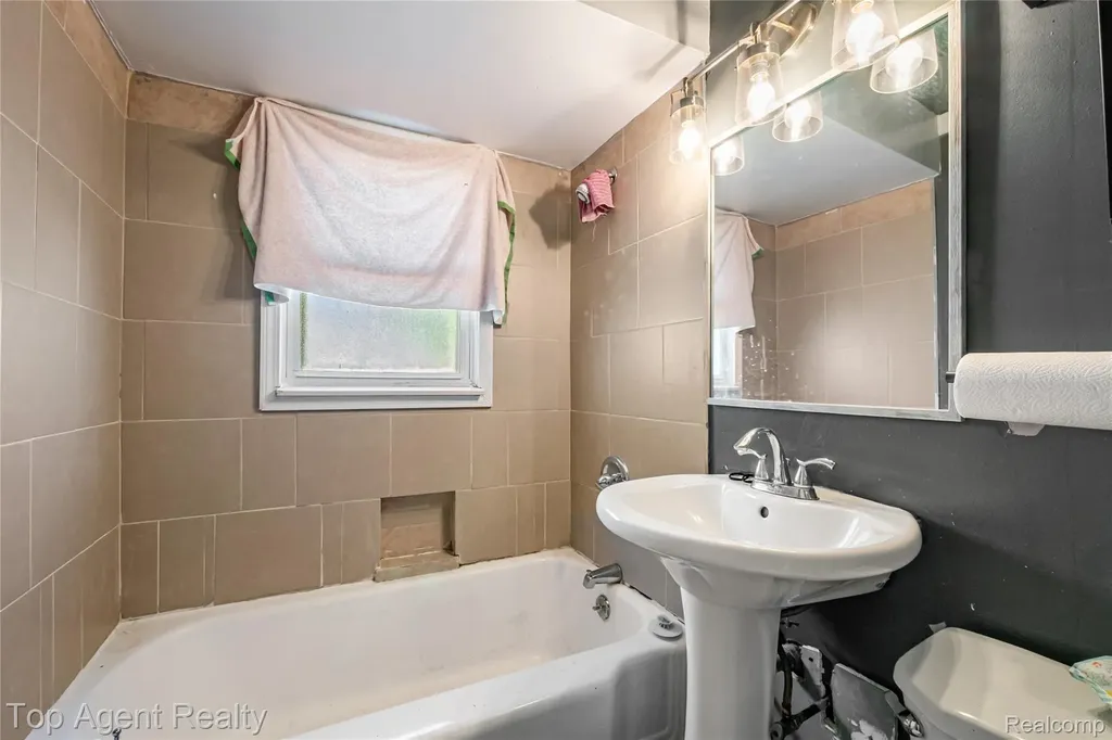 22085 Rausch Avenue Eastpointe City MI 48021
