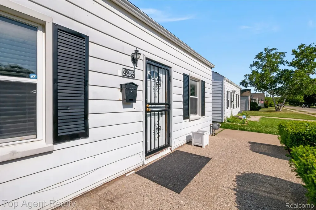 22085 Rausch Avenue Eastpointe City MI 48021