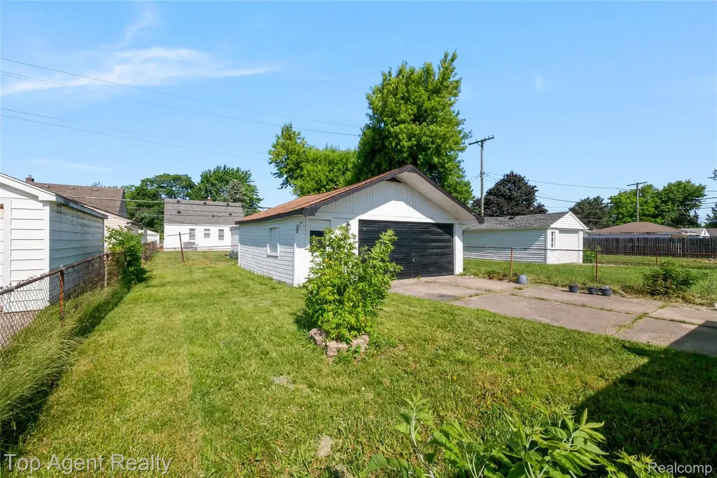 22085 Rausch Avenue Eastpointe City MI 48021