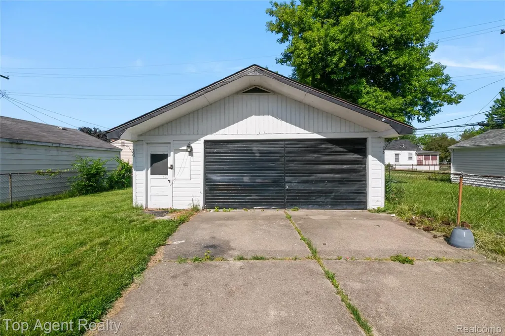 22085 Rausch Avenue Eastpointe City MI 48021
