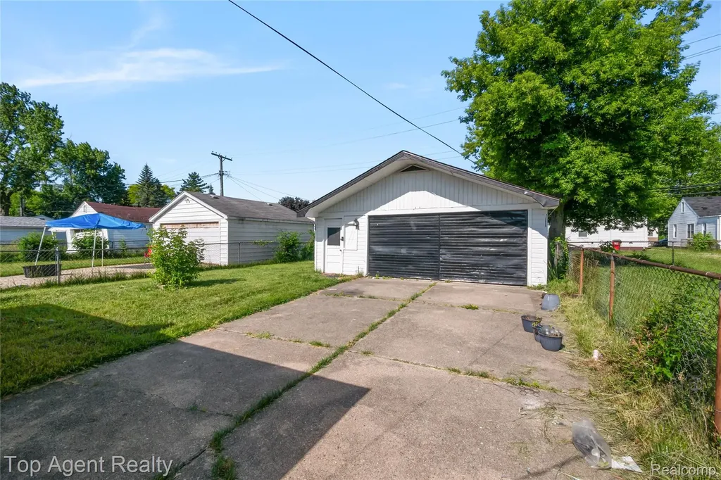 22085 Rausch Avenue Eastpointe City MI 48021