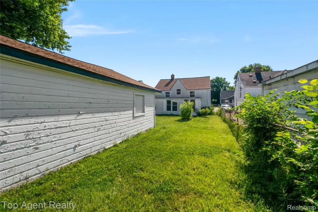 22085 Rausch Avenue Eastpointe City MI 48021