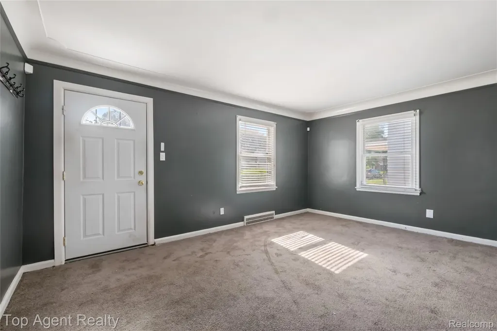 22085 Rausch Avenue Eastpointe City MI 48021