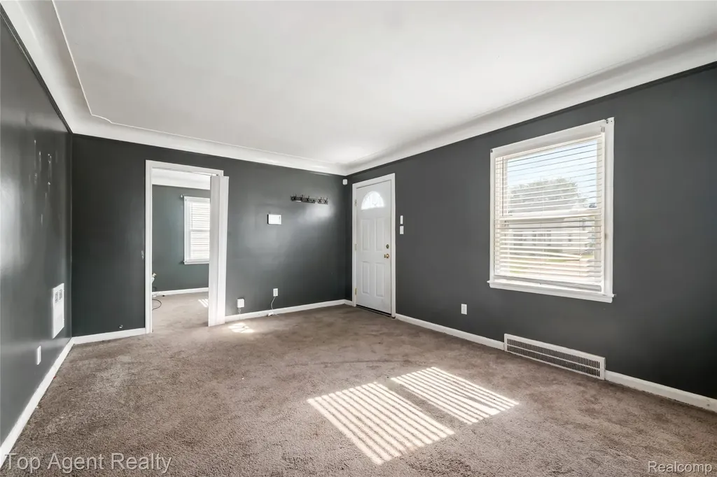22085 Rausch Avenue Eastpointe City MI 48021