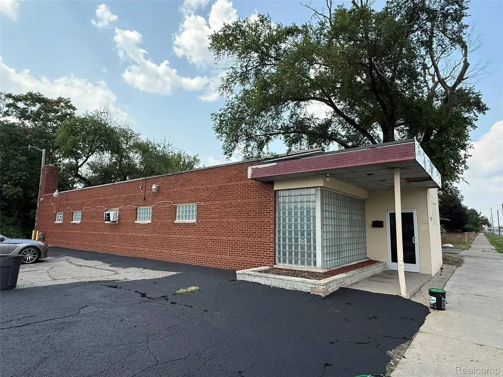 9559 Greenfield Road Detroit City MI 48227