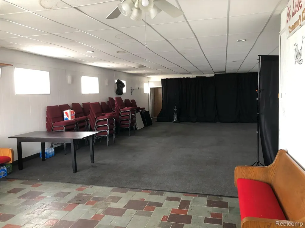 9559 Greenfield Road Detroit City MI 48227