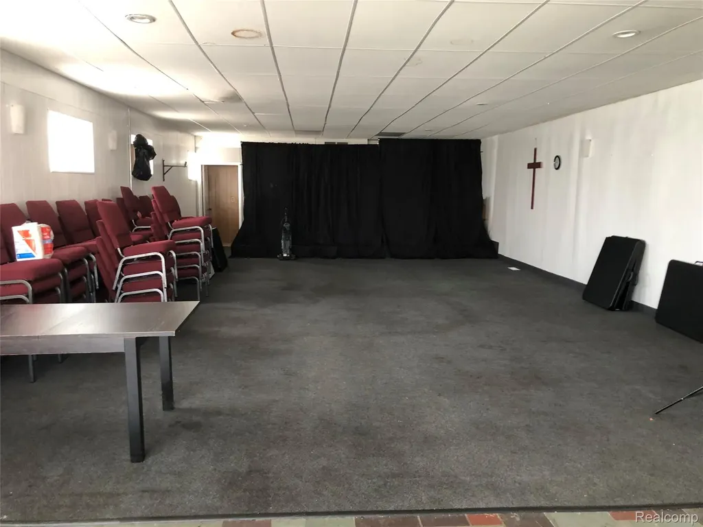 9559 Greenfield Road Detroit City MI 48227