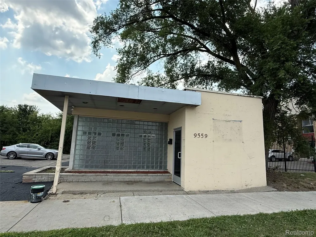 9559 Greenfield Road Detroit City MI 48227