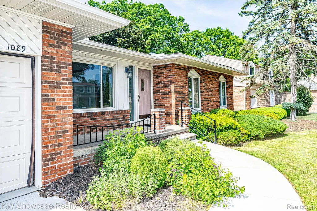 1089 Shallowdale Drive Troy City MI 48085