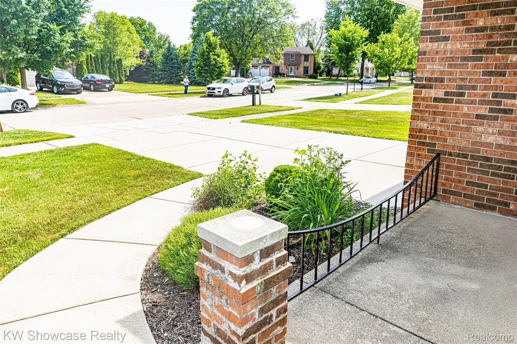 1089 Shallowdale Drive Troy City MI 48085