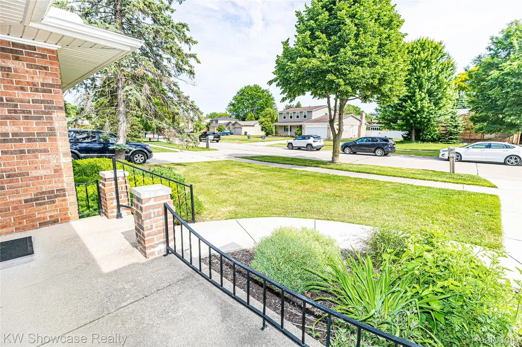 1089 Shallowdale Drive Troy City MI 48085