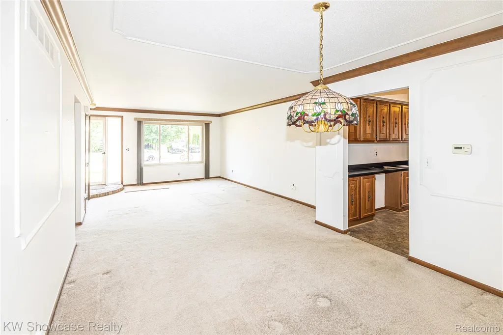 1089 Shallowdale Drive Troy City MI 48085