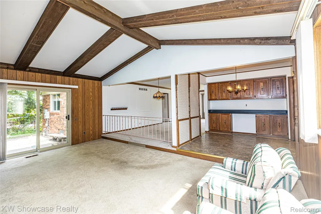 1089 Shallowdale Drive Troy City MI 48085