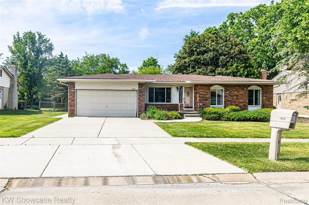 1089 Shallowdale Drive Troy City MI 48085