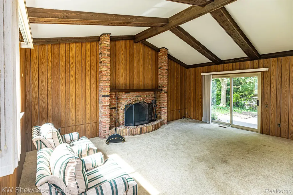 1089 Shallowdale Drive Troy City MI 48085