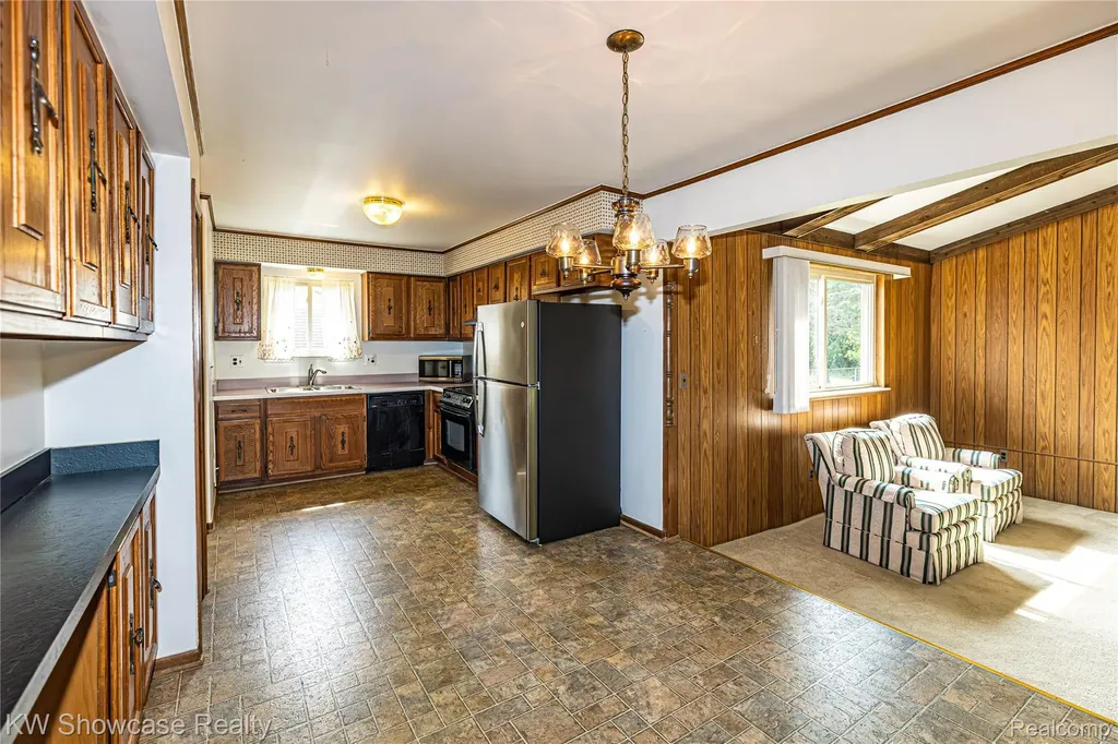 1089 Shallowdale Drive Troy City MI 48085
