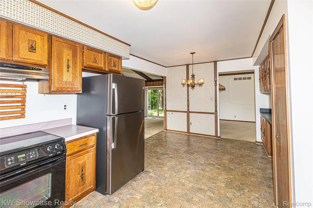 1089 Shallowdale Drive Troy City MI 48085