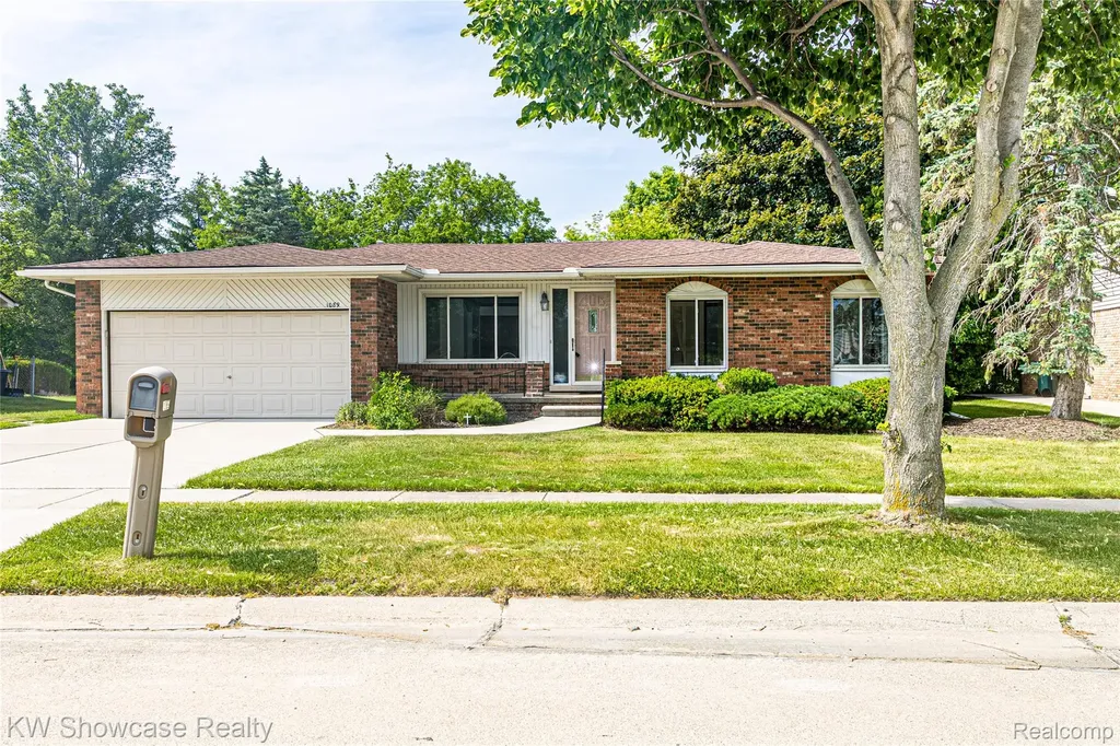 1089 Shallowdale Drive Troy City MI 48085