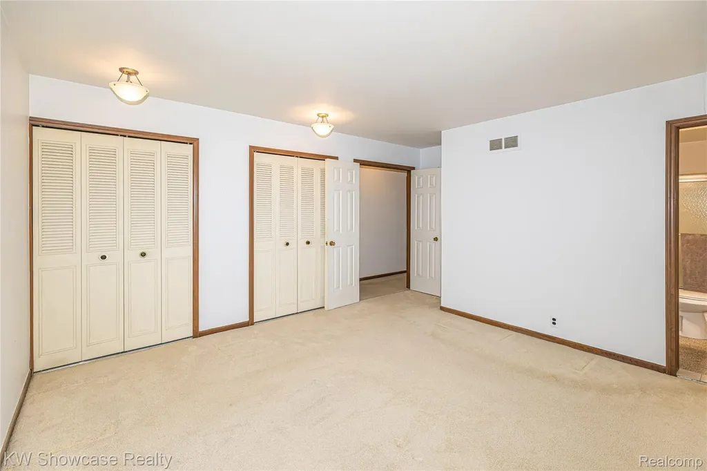 1089 Shallowdale Drive Troy City MI 48085