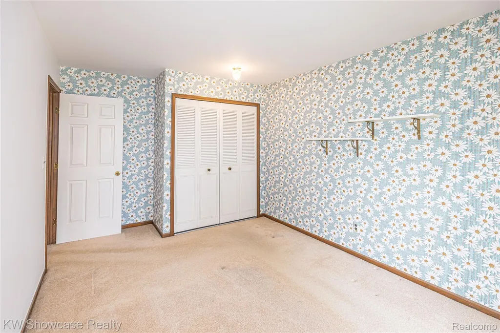 1089 Shallowdale Drive Troy City MI 48085