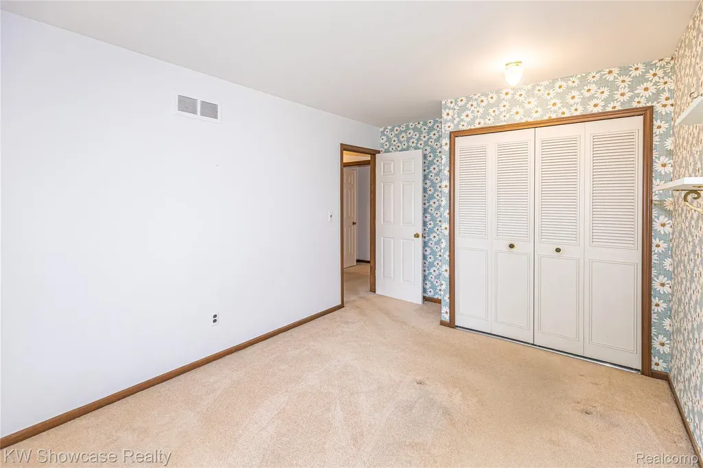 1089 Shallowdale Drive Troy City MI 48085