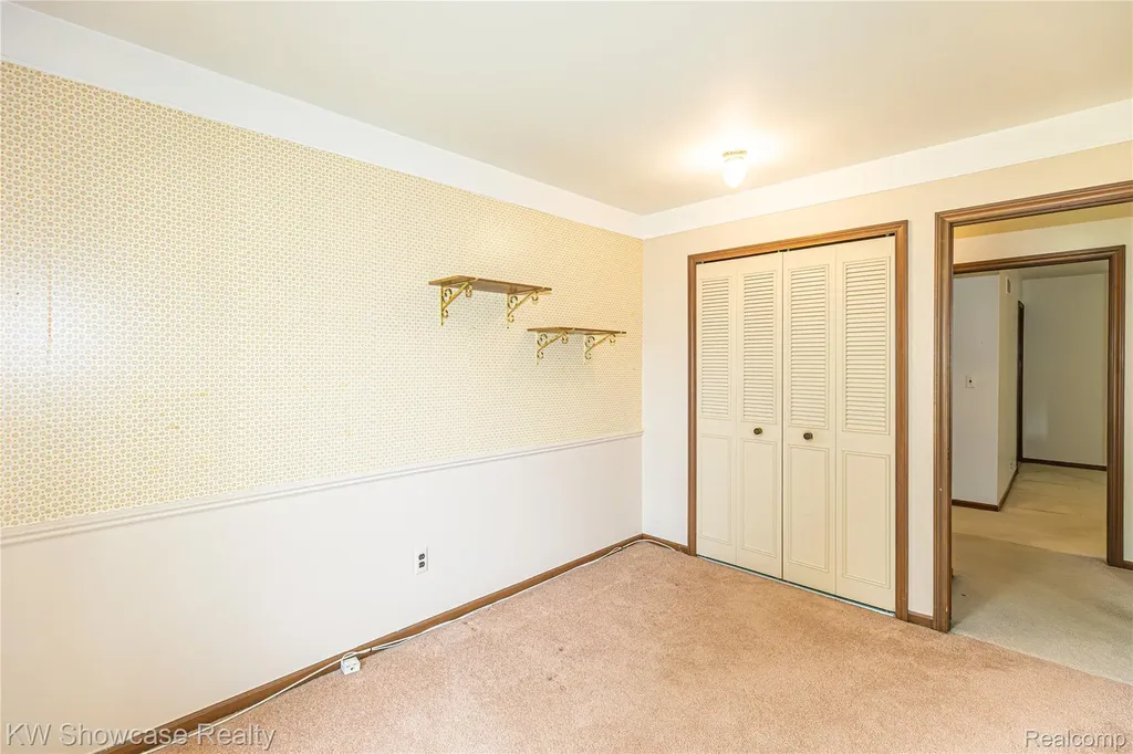 1089 Shallowdale Drive Troy City MI 48085