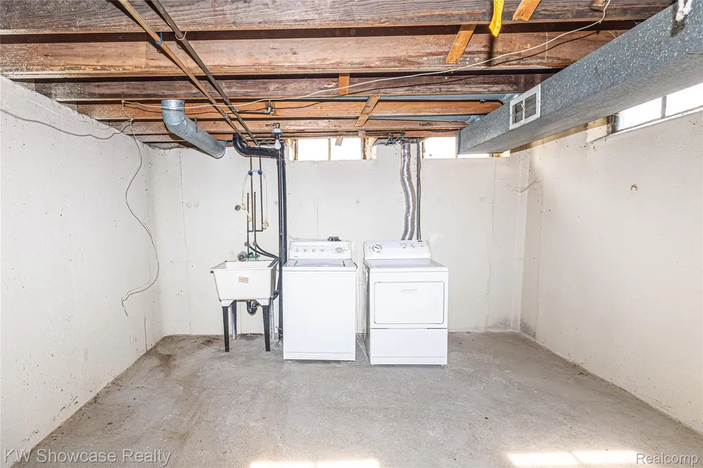 1089 Shallowdale Drive Troy City MI 48085