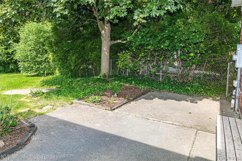 1089 Shallowdale Drive Troy City MI 48085