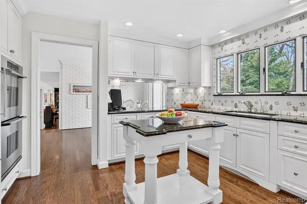 27220 Willowgreen Court Franklin Village MI 48025