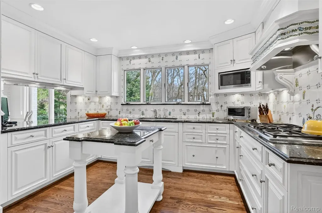 27220 Willowgreen Court Franklin Village MI 48025