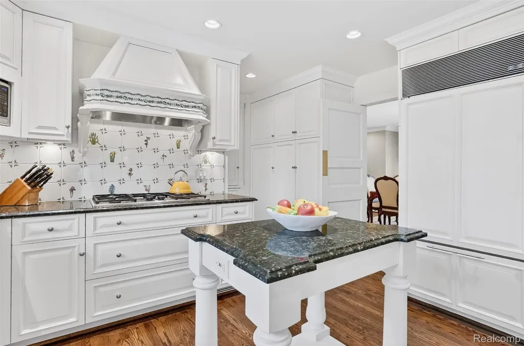 27220 Willowgreen Court Franklin Village MI 48025