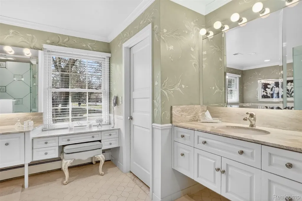 27220 Willowgreen Court Franklin Village MI 48025