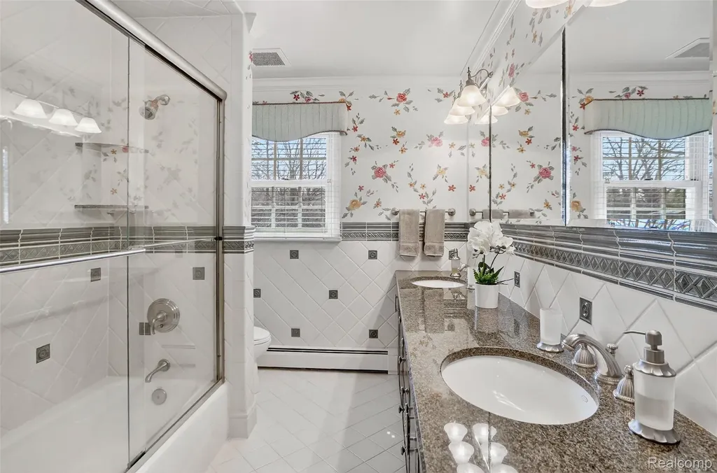 27220 Willowgreen Court Franklin Village MI 48025