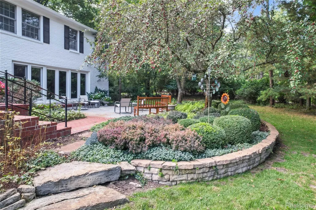 27220 Willowgreen Court Franklin Village MI 48025