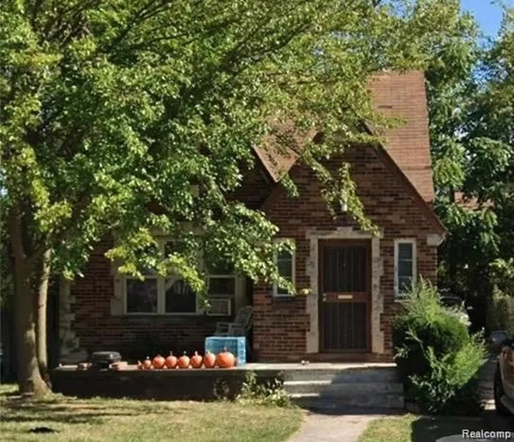 14876 Strathmoor Street Detroit City MI 48227