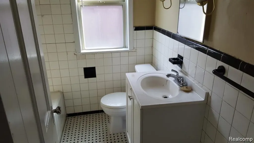 14876 Strathmoor Street Detroit City MI 48227