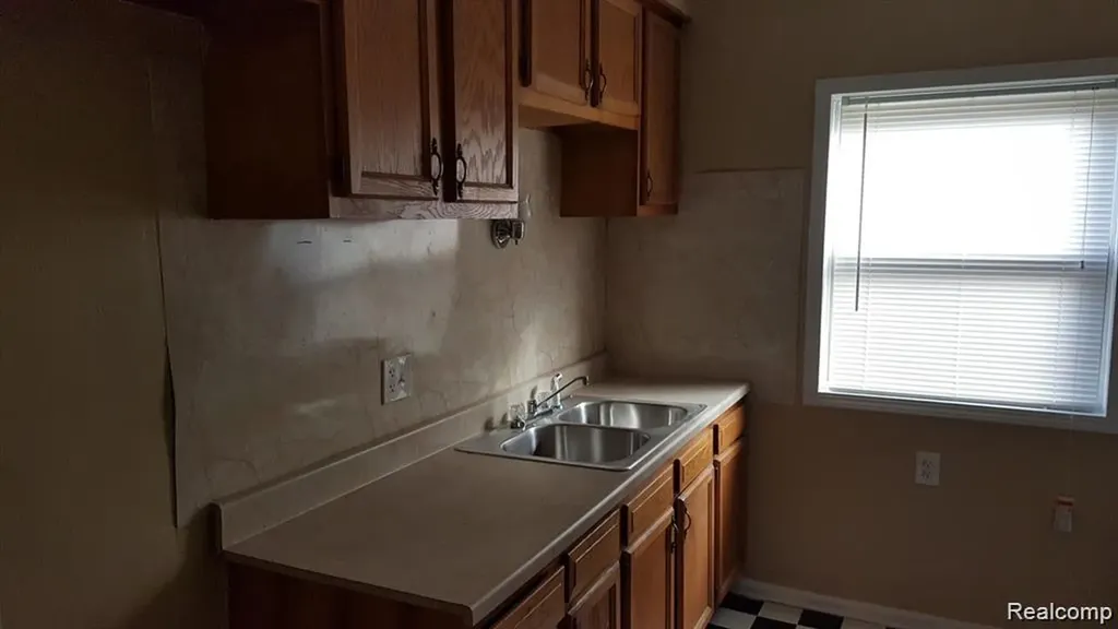 14876 Strathmoor Street Detroit City MI 48227