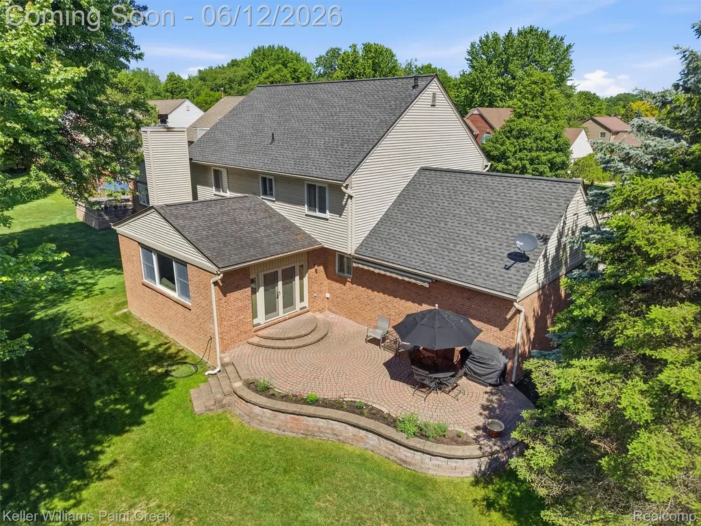 2842 Manorwood Drive Troy City MI 48085