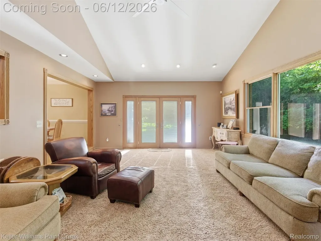 2842 Manorwood Drive Troy City MI 48085