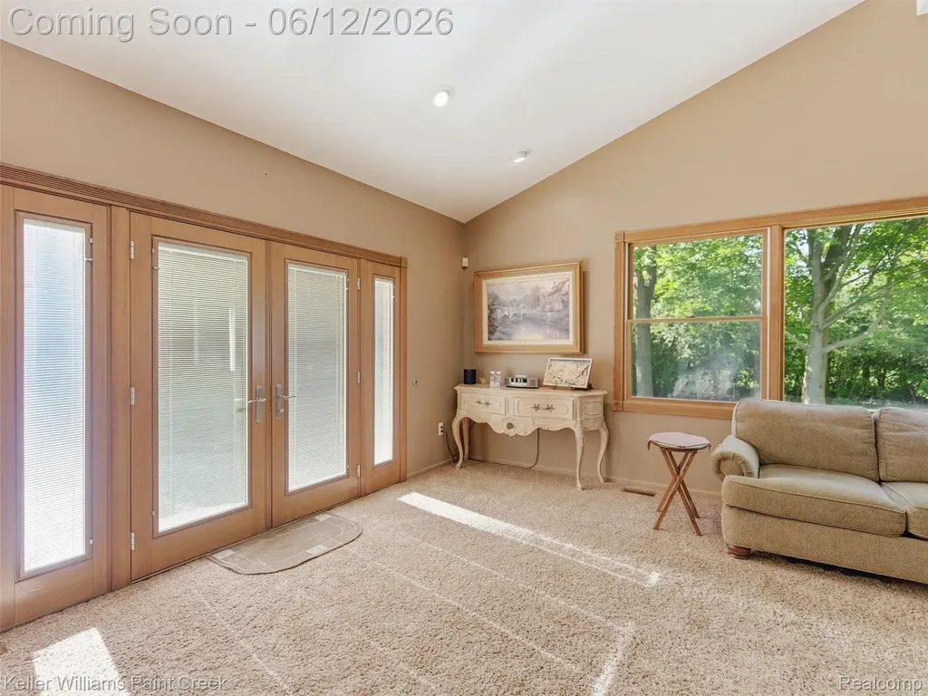 2842 Manorwood Drive Troy City MI 48085