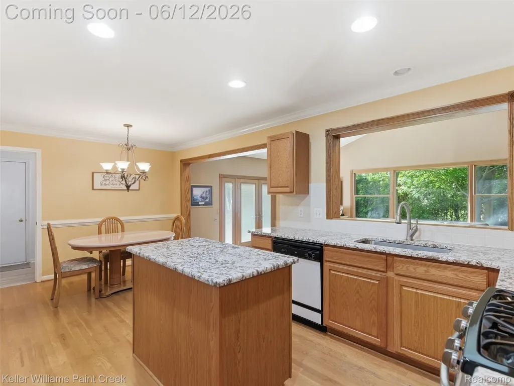 2842 Manorwood Drive Troy City MI 48085