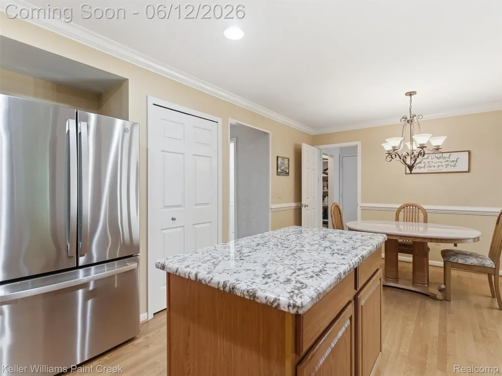 2842 Manorwood Drive Troy City MI 48085