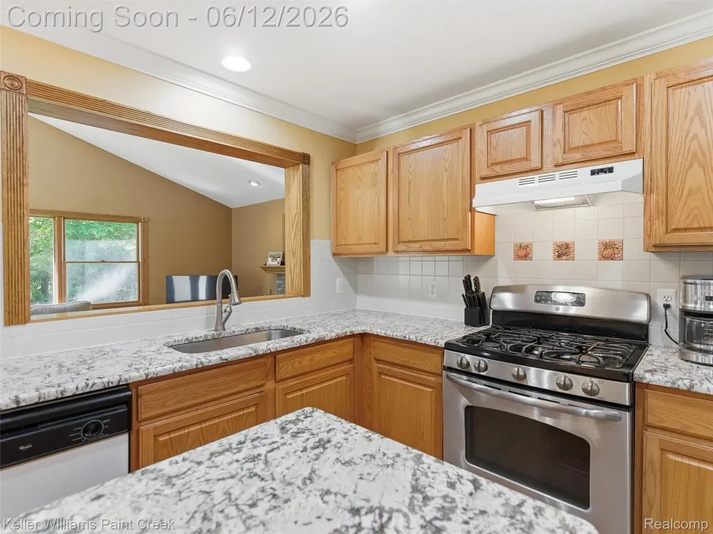 2842 Manorwood Drive Troy City MI 48085