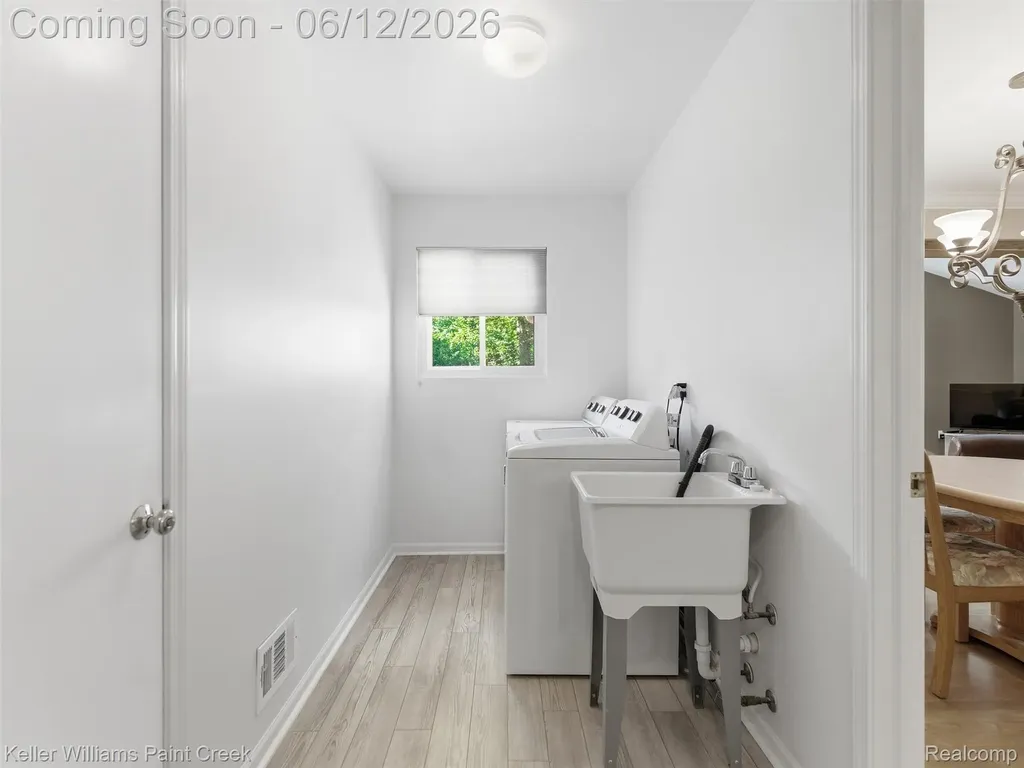 2842 Manorwood Drive Troy City MI 48085