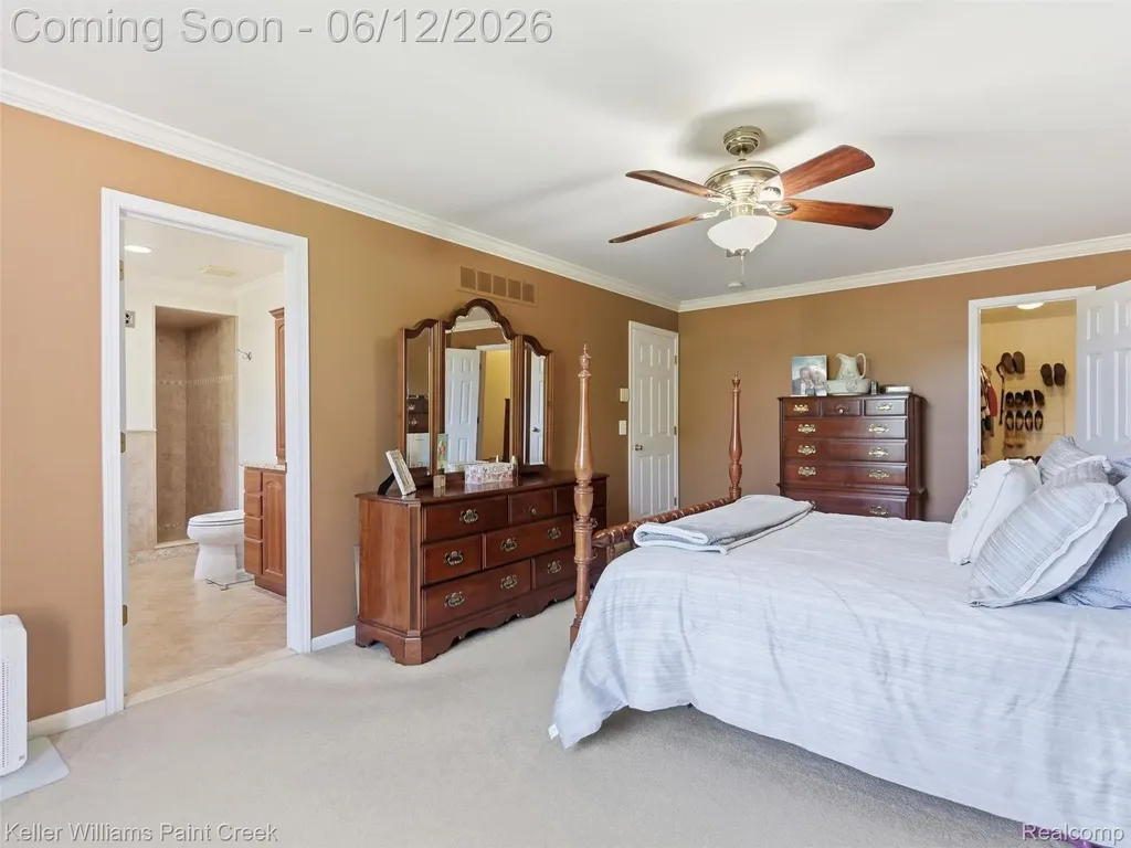 2842 Manorwood Drive Troy City MI 48085